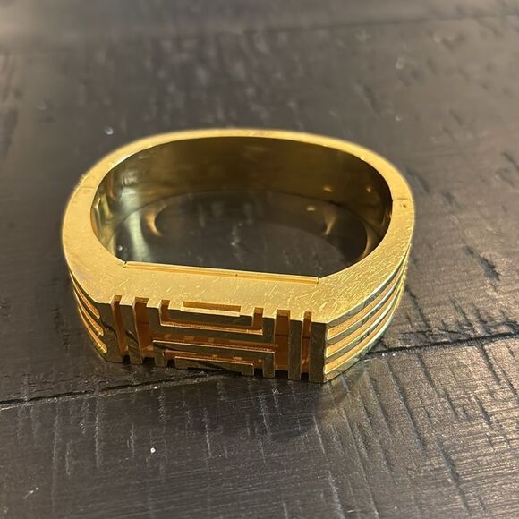 Tory Burch Gold Tone Fitbit Metal Bracelet Geometric Keeper Holder - Picture 2 of 13